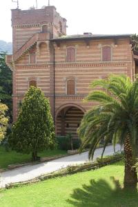 A garden outside Park Hotel Napoleone