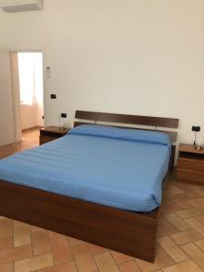 a bedroom with a bed with a blue bedsheet at Bilocale in centro a 100m dal mare - AAUTSV12669 in Finale Ligure
