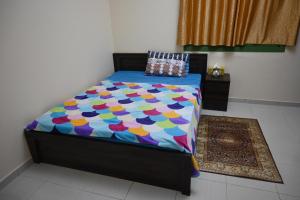 Entire Studio Flat in Sharjah.客房内的一张或多张床位
