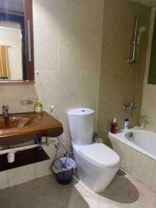 Entire Studio Flat in Sharjah.的一间浴室