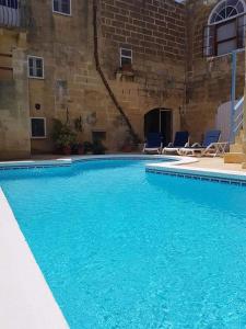 Foto dalla galleria di 4 bedrooms villa with private pool and wifi at L Gharb 2 km away from the beach a Għarb