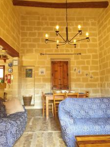 Foto dalla galleria di 4 bedrooms villa with private pool and wifi at L Gharb 2 km away from the beach a Għarb