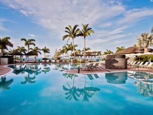 Bazén v ubytovaní Gran Melia Palacio de Isora Resort & Spa alebo v jeho blízkosti