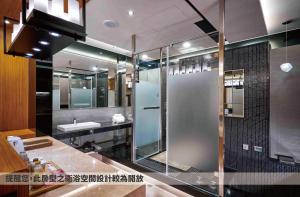 Un baño de So Fun Hotel