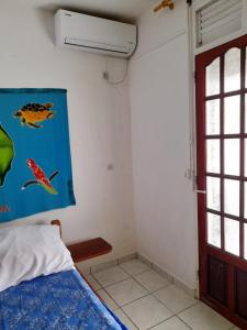 Ένα ή περισσότερα κρεβάτια σε δωμάτιο στο Appartement confortable à Capesterre 60 m² vue mer