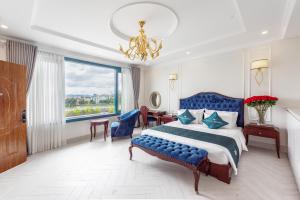 Postel nebo postele na pokoji v ubytování WHITE HOTEL