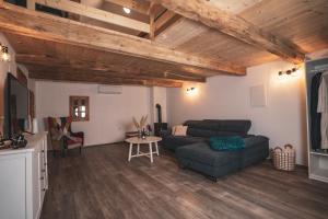 a living room with a couch and a table at Mountain Luxury Lodges in Slavetić