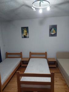 Postel nebo postele na pokoji v ubytování Mateski guest house