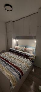 Postel nebo postele na pokoji v ubytování Apartman 21 Banja Koviljača