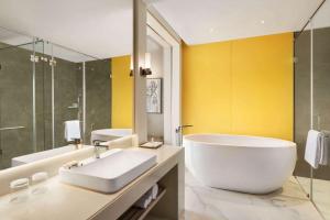 Koupelna v ubytování Wyndham Chandigarh Mohali