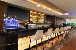 Lounge nebo bar v ubytování Wyndham Chandigarh Mohali