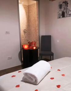 A bed or beds in a room at Amy Dreams