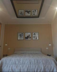 A bed or beds in a room at Amy Dreams