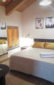 A bed or beds in a room at Amy Dreams