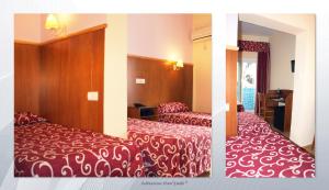 A bed or beds in a room at Hotel Emilio