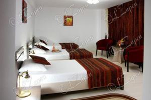 Postel nebo postele na pokoji v ubytování Hotel Royal 2