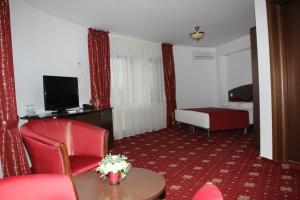 TV a/nebo společenská místnost v ubytování Hotel Royal 2
