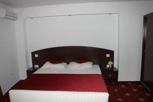 Postel nebo postele na pokoji v ubytování Hotel Royal 2