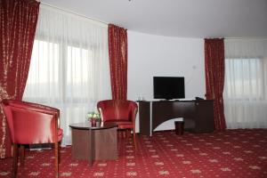 TV a/nebo společenská místnost v ubytování Hotel Royal 2