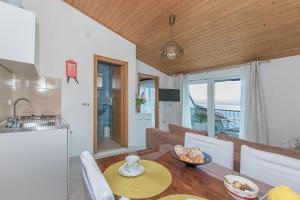 Kuchyňa alebo kuchynka v ubytovaní Apartments Clarus Mare