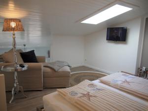a living room with two beds and a couch at Sea View Lodge in Scharbeutz