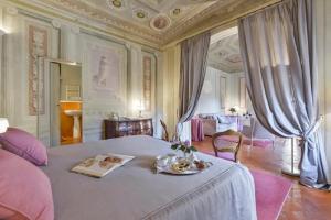 Posteľ alebo postele v izbe v ubytovaní Maggio Frescoes by VacaVilla