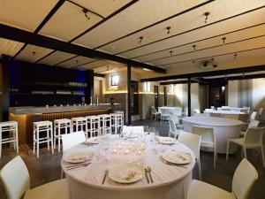 a dining room with white tables and white chairs at Vacation Home Landgoed de Monteberg in Dranouter