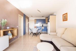 Kuchnia lub aneks kuchenny w obiekcie OLIVIA SUNSET Perfect Stay by Sunkeyrents