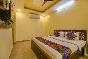 a bedroom with a large bed in a room at FabHotel Kanta Shrawan Arcade in Bhopal