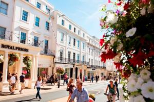 Foto da galeria de Northum Place - Elegant City Centre Apartment em Leamington Spa