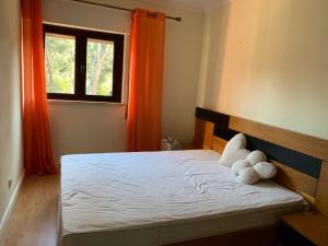 a bedroom with a bed with two teddy bears on it at Plage João de Caparica in Costa da Caparica