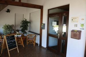 a restaurant with a table and chairs and a door at Appartement Kopp am Kirnberg See in Unterbränd