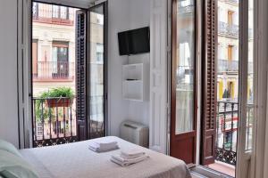 a kitchen with a television and a table at Hostal La Zona in Madrid