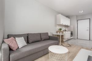 Ruang duduk di Warsaw City Comfort Apartments