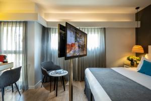 TV a/nebo společenská místnost v ubytování Prima City Hotel