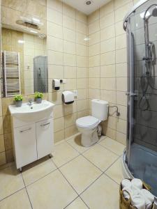 Kúpeľňa v ubytovaní Hotel Dąbrowski