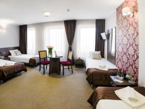 Posteľ alebo postele v izbe v ubytovaní Hotel Dąbrowski