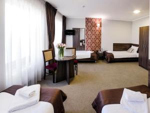 Posteľ alebo postele v izbe v ubytovaní Hotel Dąbrowski