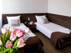 Posteľ alebo postele v izbe v ubytovaní Hotel Dąbrowski
