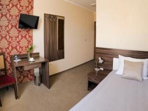 Postel nebo postele na pokoji v ubytování Hotel Dąbrowski