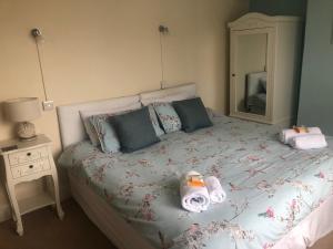 a bedroom with a bed with towels on it at Wayfarer Inn in Instow