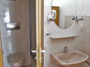 Vonios kambarys apgyvendinimo įstaigoje Haus Saurler - Chiemgau Karte