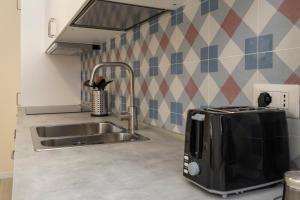 Fotografia z galérie ubytovania JOIVY Modern 2bed flat with balcony, 250m from M5 Foppa and M2 Sant'Agostino v Miláne