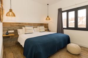 A bed or beds in a room at Pardela Menorca