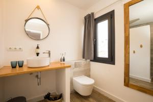A bathroom at Pardela Menorca
