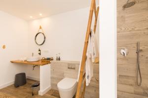A bathroom at Pardela Menorca