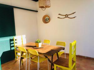 Ein Sitzbereich in der Unterkunft Alegranza, apartamento de 3 habitaciones en Lanzarote