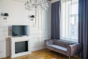 Televízia a/alebo spoločenská miestnosť v ubytovaní Prestige Apartment Rynek Kielce