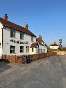 Gallery image of Fox and Goat in Waterstock