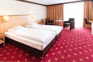 Postel nebo postele na pokoji v ubytování Hotel Gumberger GmbH Garni